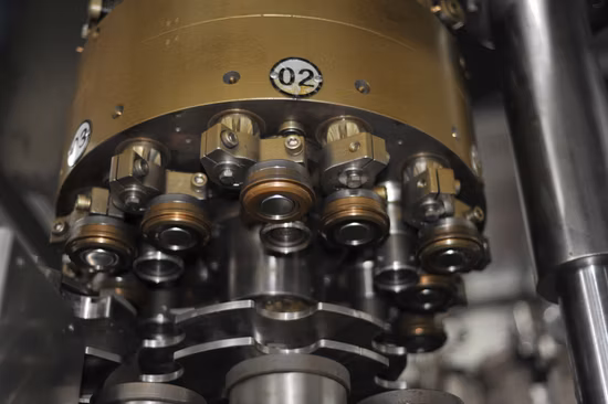 Linea di tenuta automatica per lattine di bevande gassate di bibite gassate per bevande analcoliche in alluminio per animali domestici / Macchina di rifornimento per bevande gassate